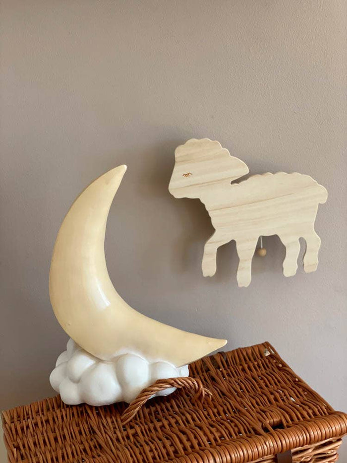 Crescent Moon w/ Plug – Egmont