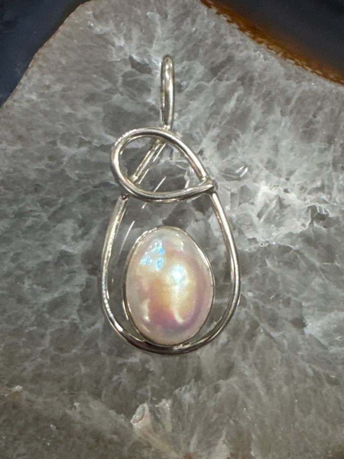 Freshwater Pearl Pendant with Sterling Silver￼