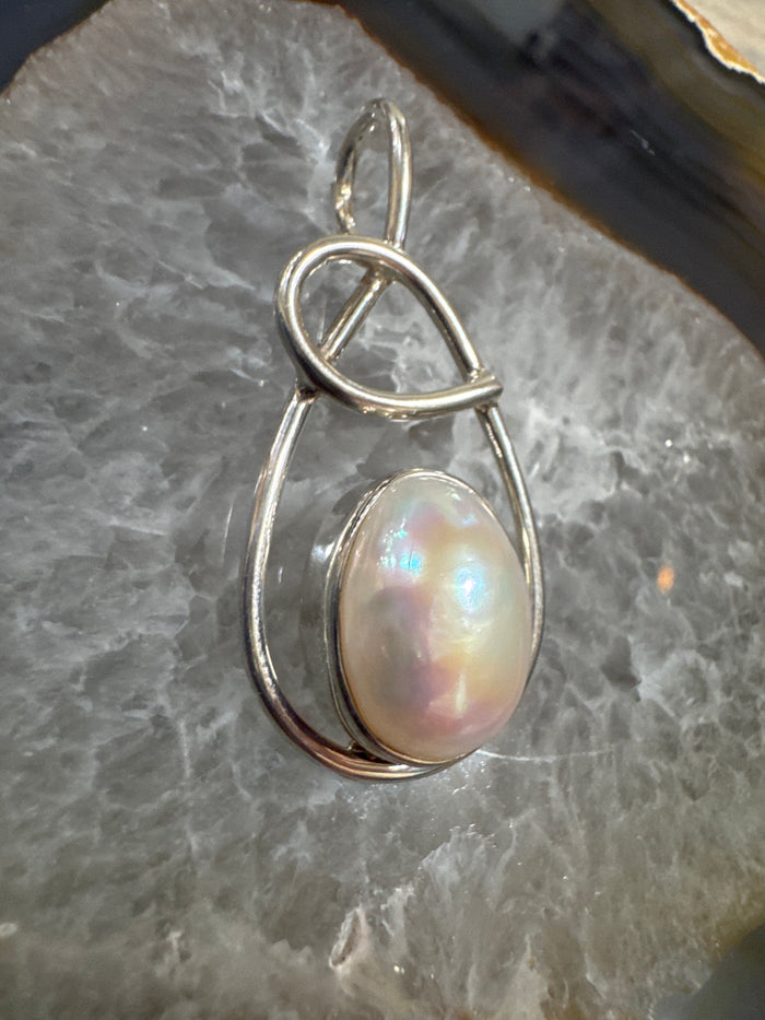 Freshwater Pearl Pendant with Sterling Silver￼