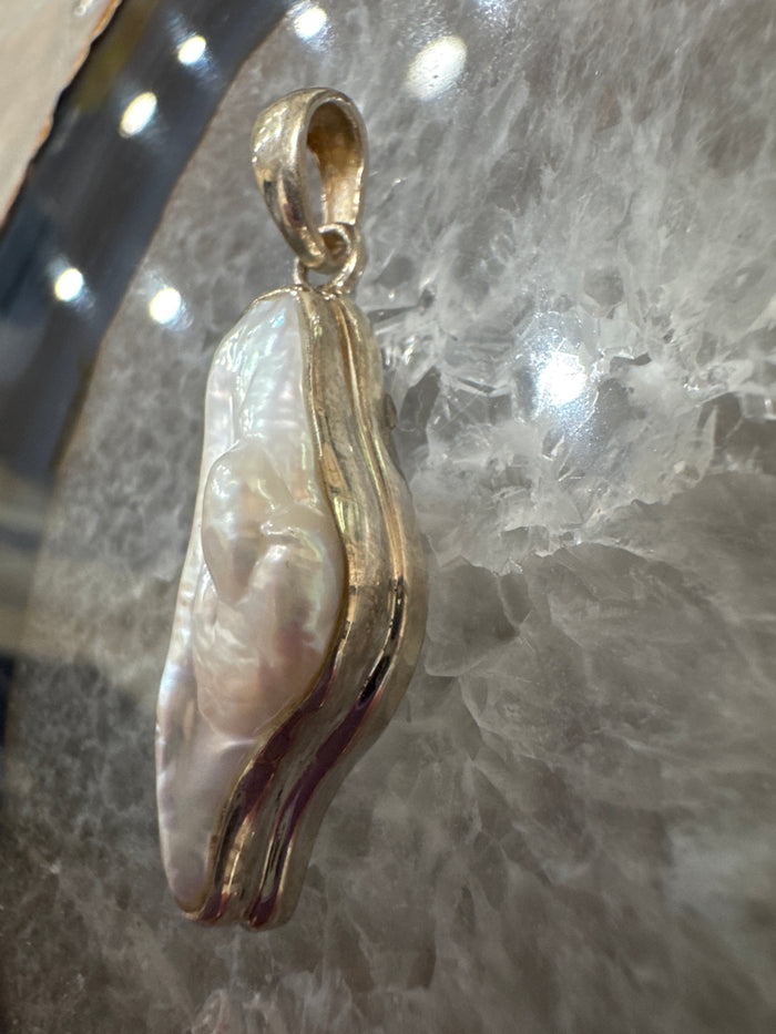 Freshwater Pearl Pendant with Sterling Silver