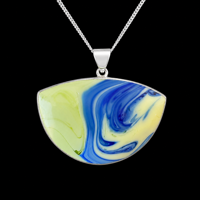 Houze Glass 1914 Chicago Pendant Glows Under UV Light!
