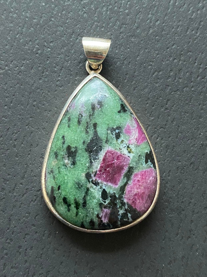 Ruby Zoisite ~ Ruby Glows Under Black Light!!