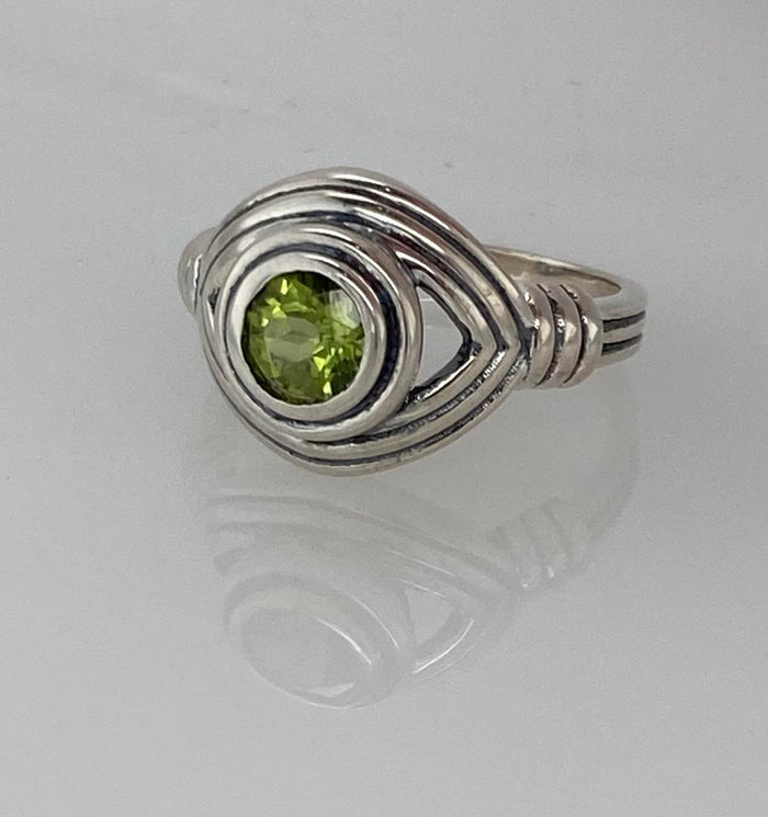 Size 8 Gem Cut Green Sterling Silver