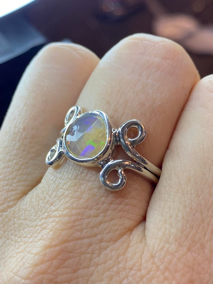 Size 9 Gem Cut Glass Sterling Silver Ring (Opal glass)