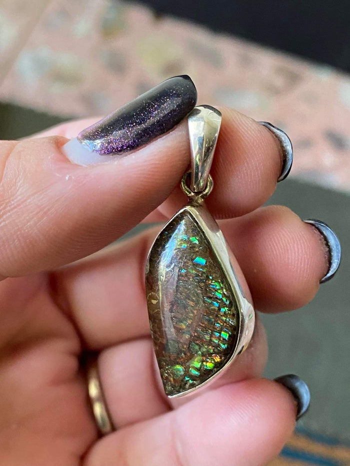 Smooth curved ammolite pendant in 925 Sterling Silver